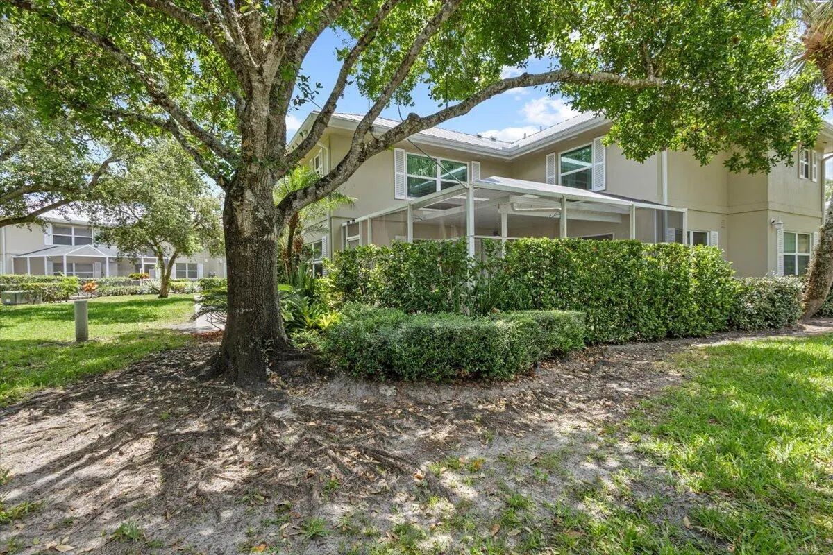 2423 SW Danbury Lane
