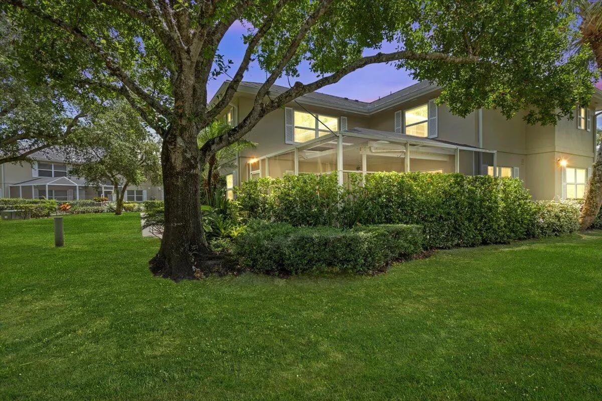 2423 SW Danbury Lane