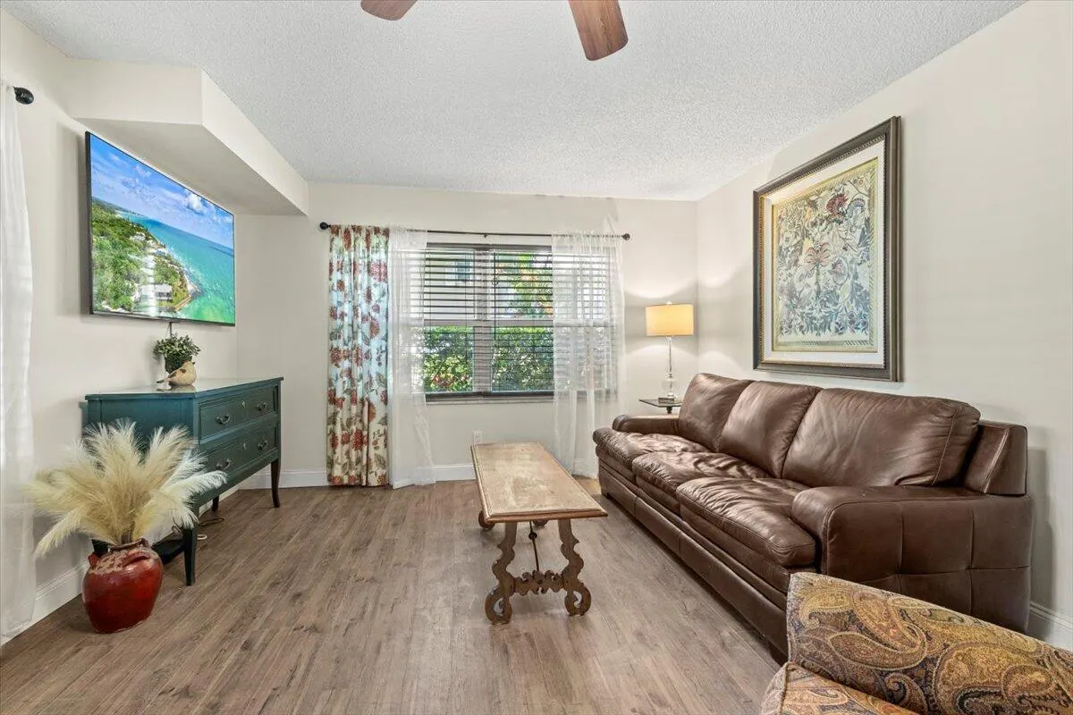 2423 SW Danbury Lane