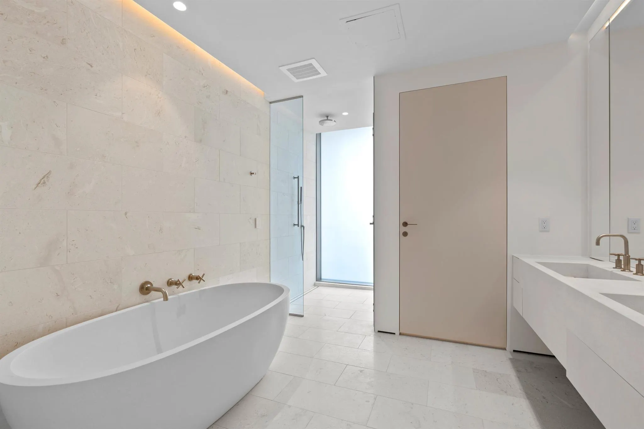 200 Arkona Court, #401