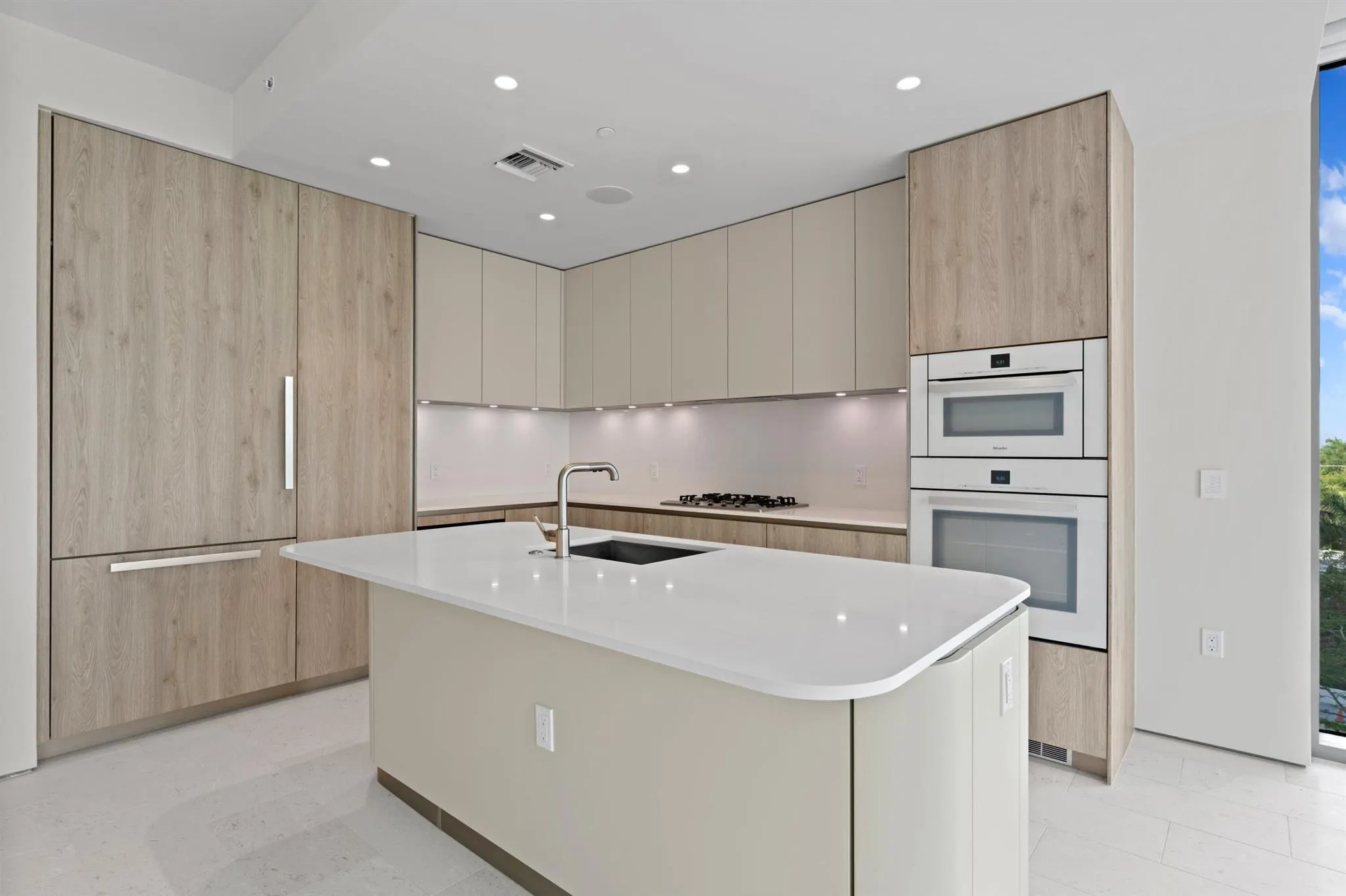 200 Arkona Court, #401