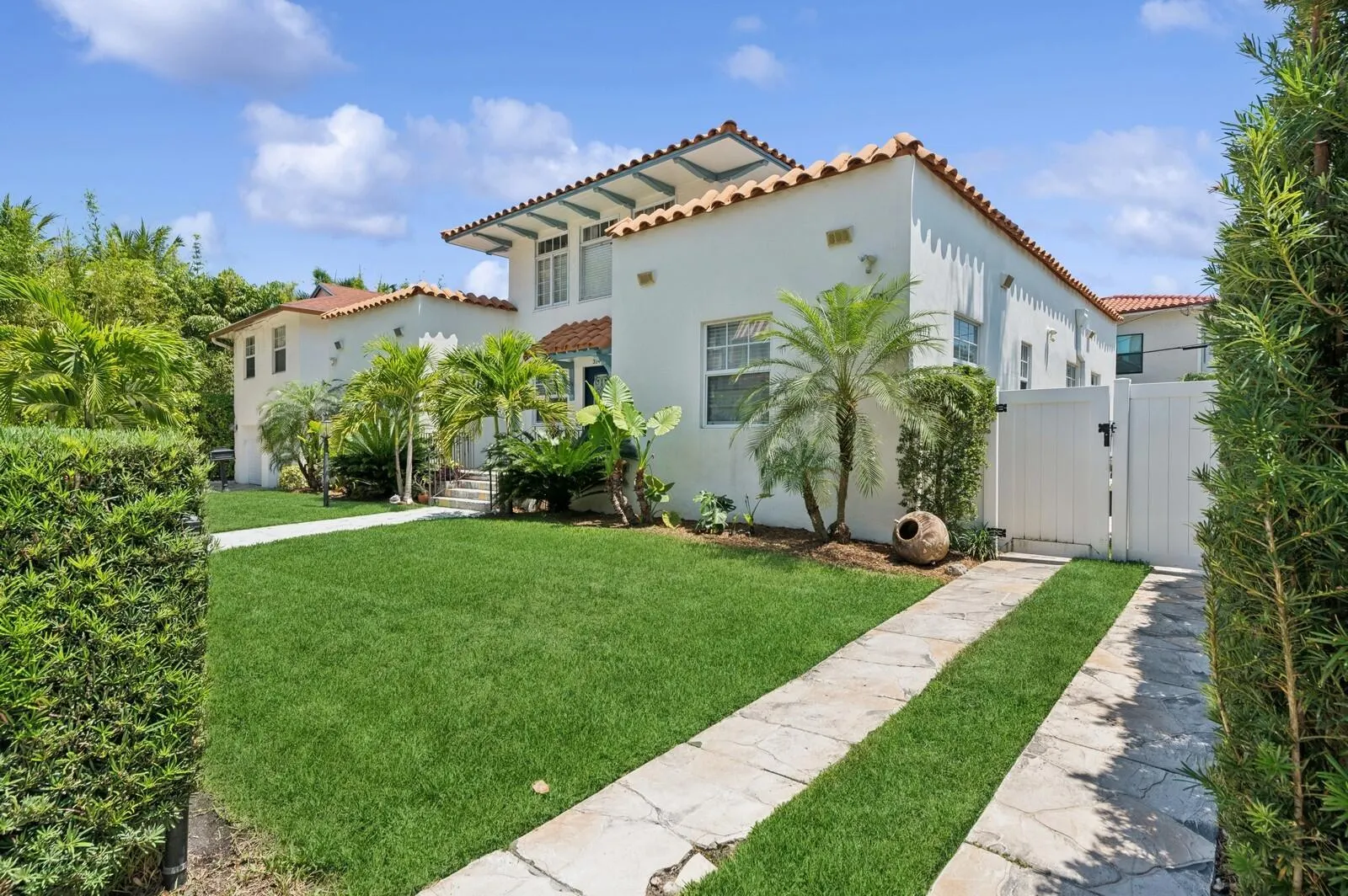 310 Almeria Road