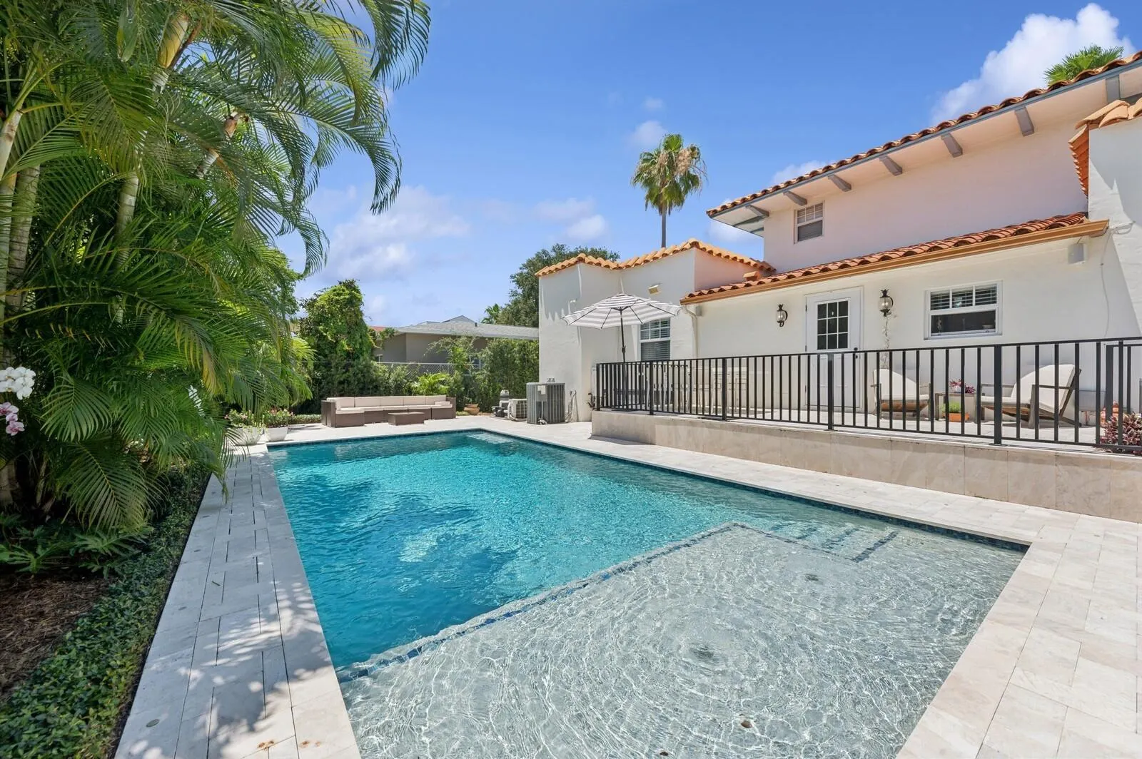 310 Almeria Road