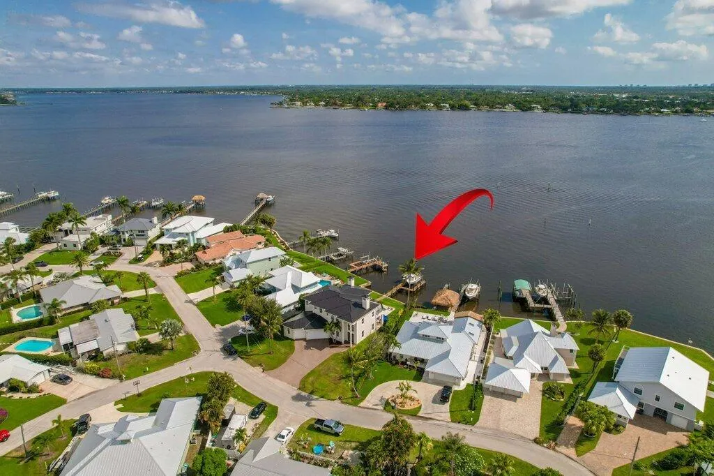 32 SW Riverway Boulevard