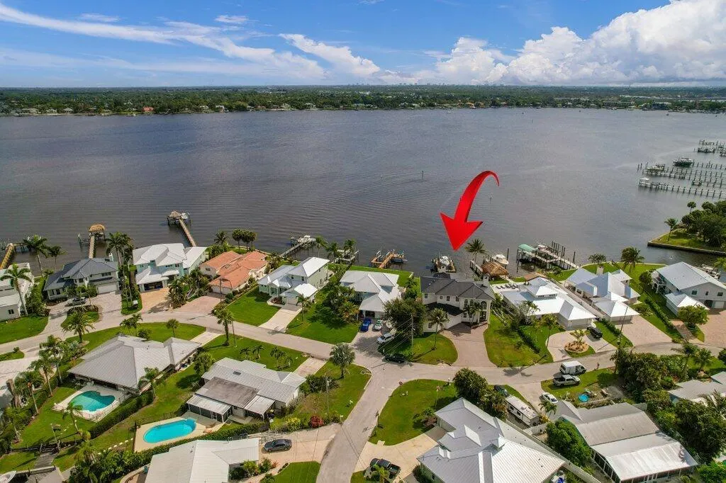32 SW Riverway Boulevard