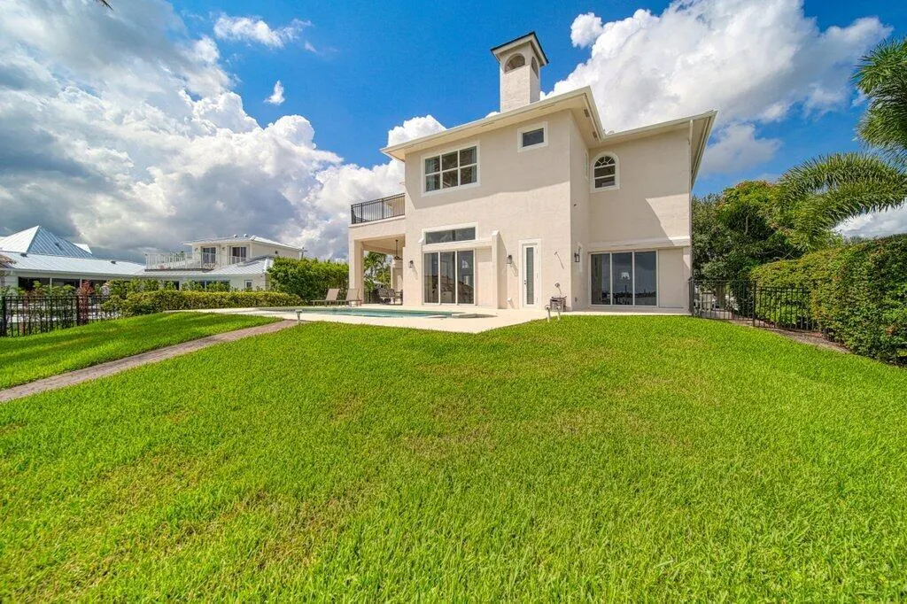 32 SW Riverway Boulevard