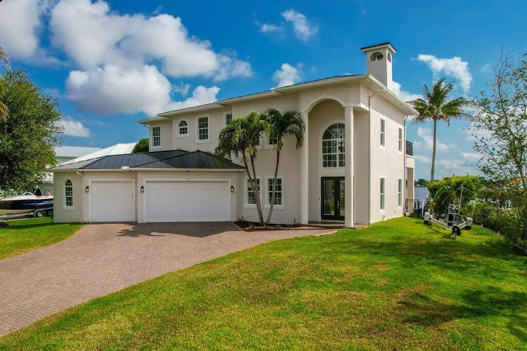 32 SW Riverway Boulevard