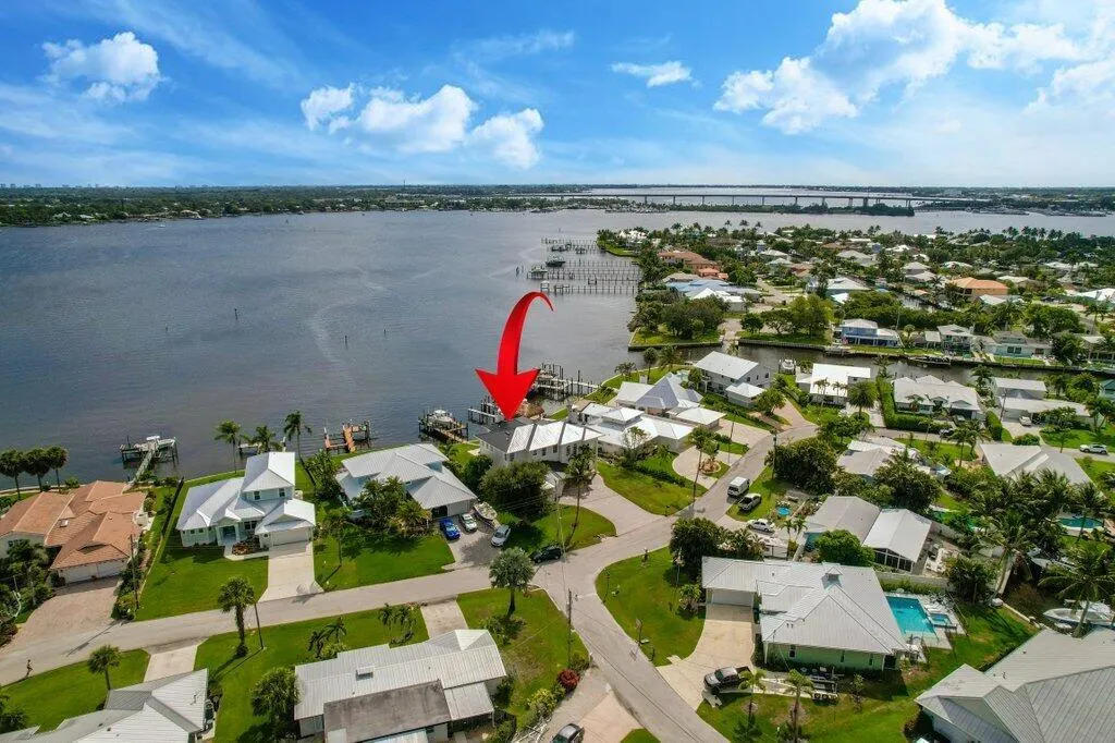 32 SW Riverway Boulevard