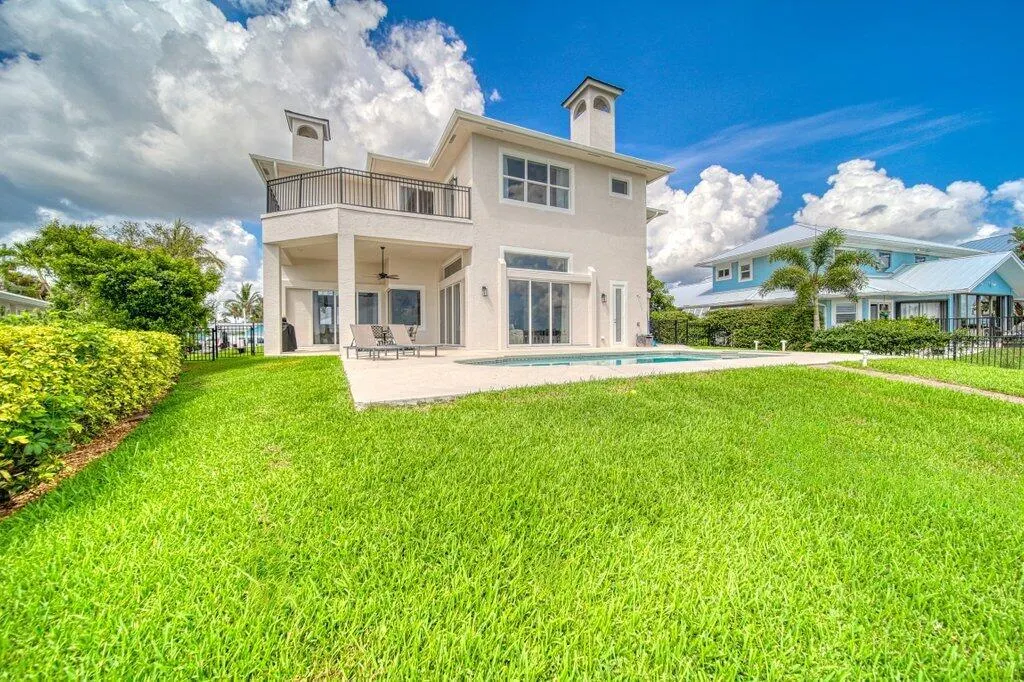 32 SW Riverway Boulevard