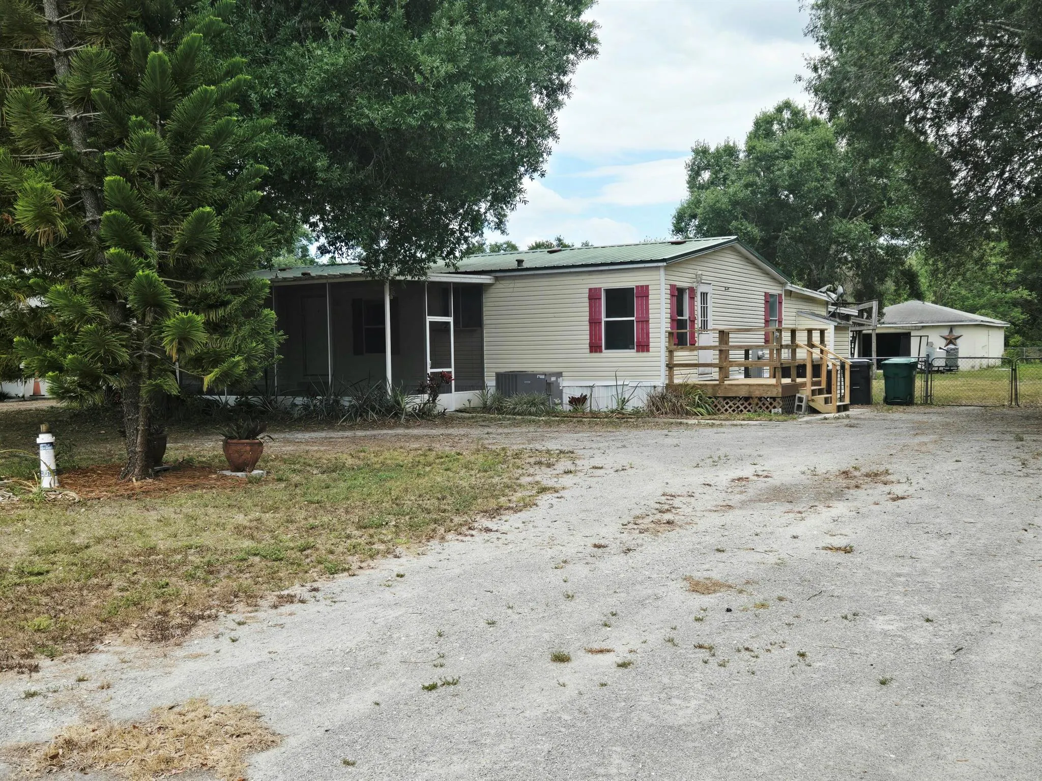 5639 NE 4th Lane