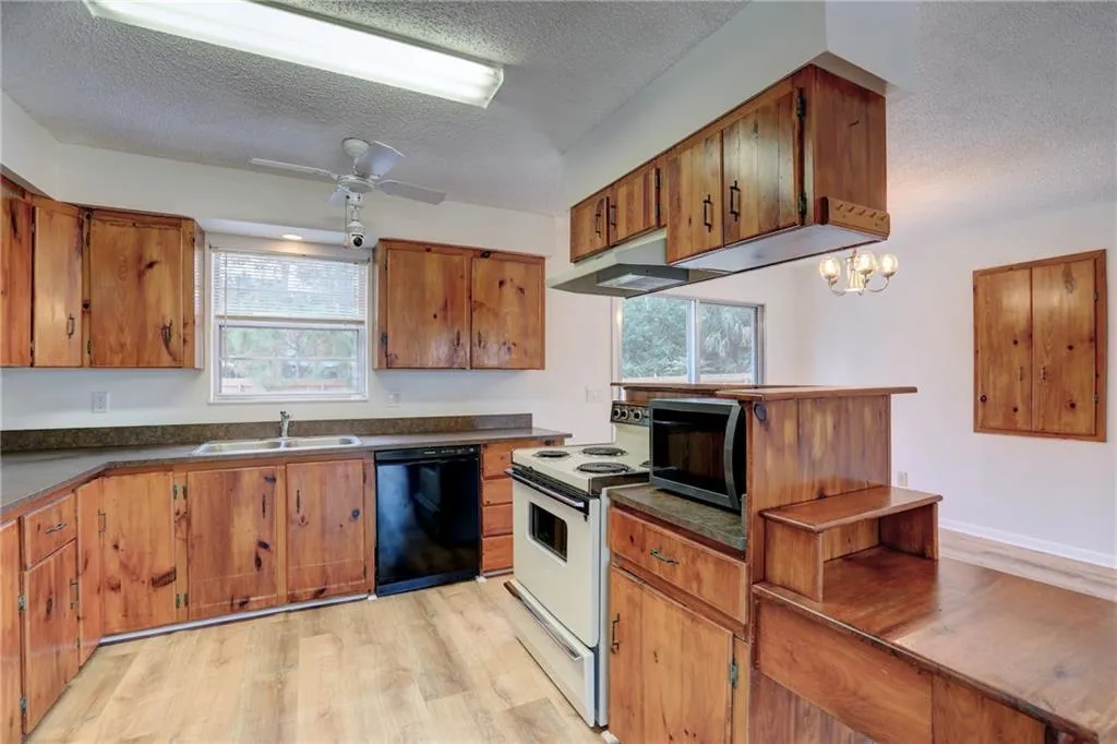 686 Bayharbor Terrace