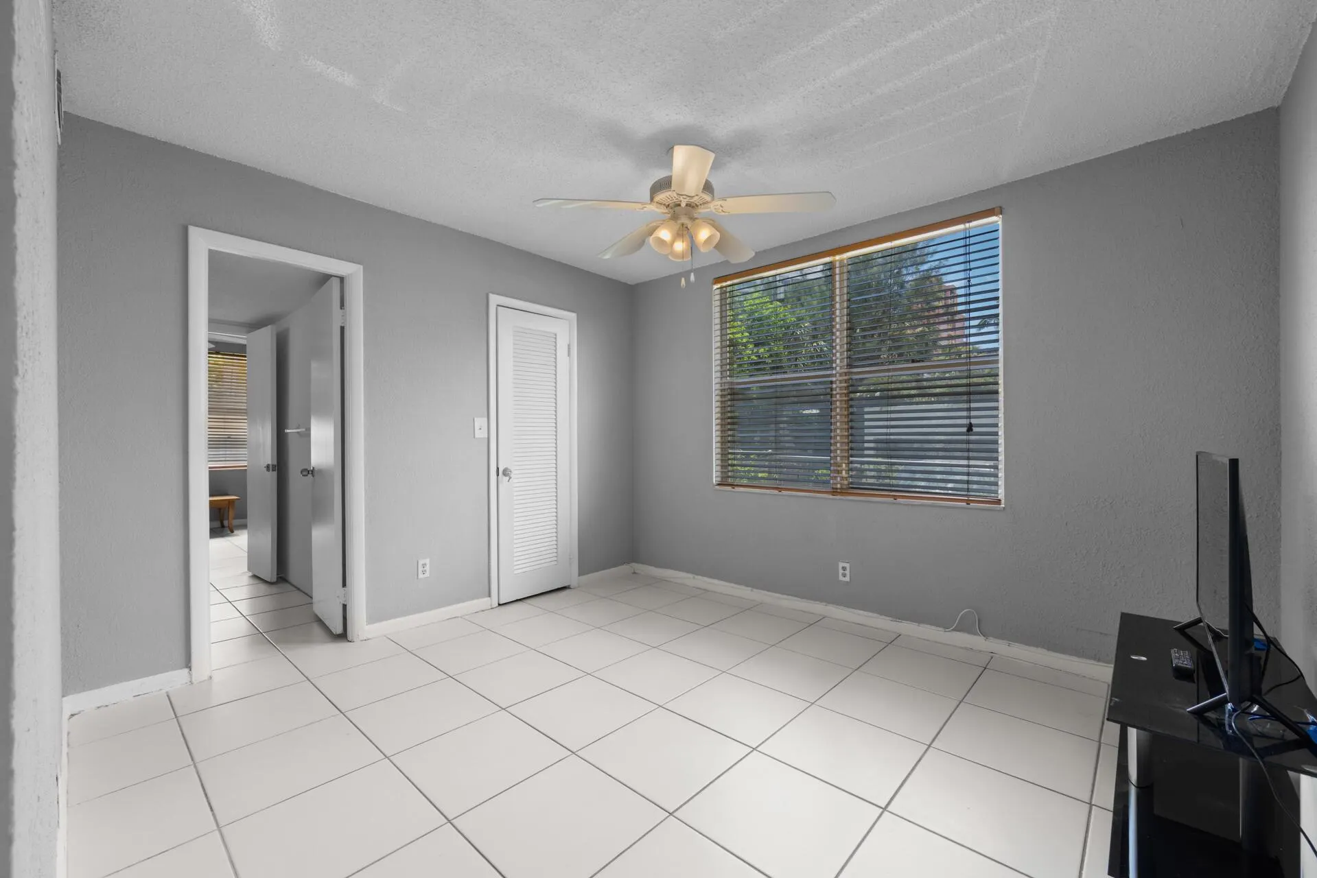 2400 NE 33rd Avenue, #112