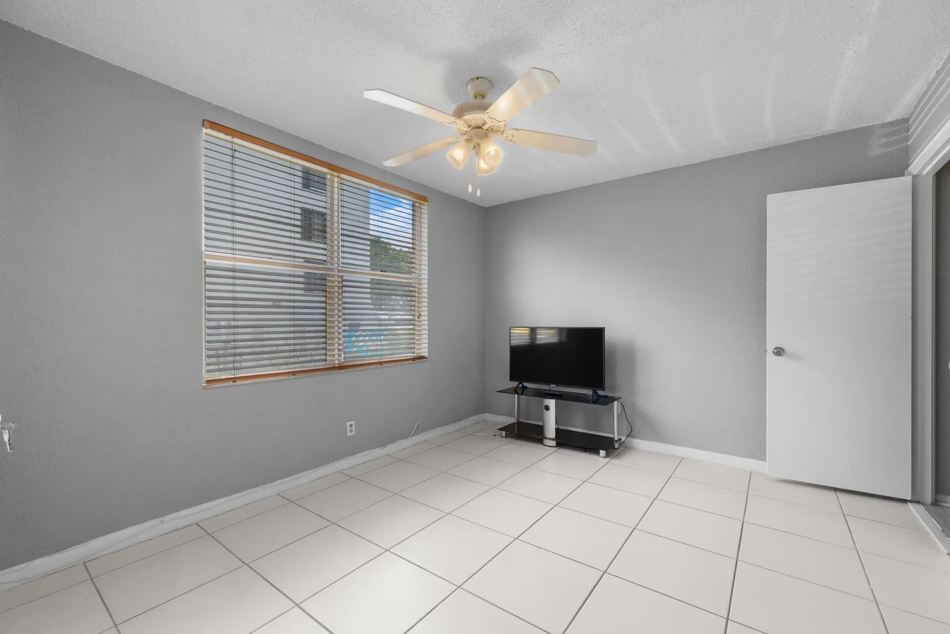 2400 NE 33rd Avenue, #112