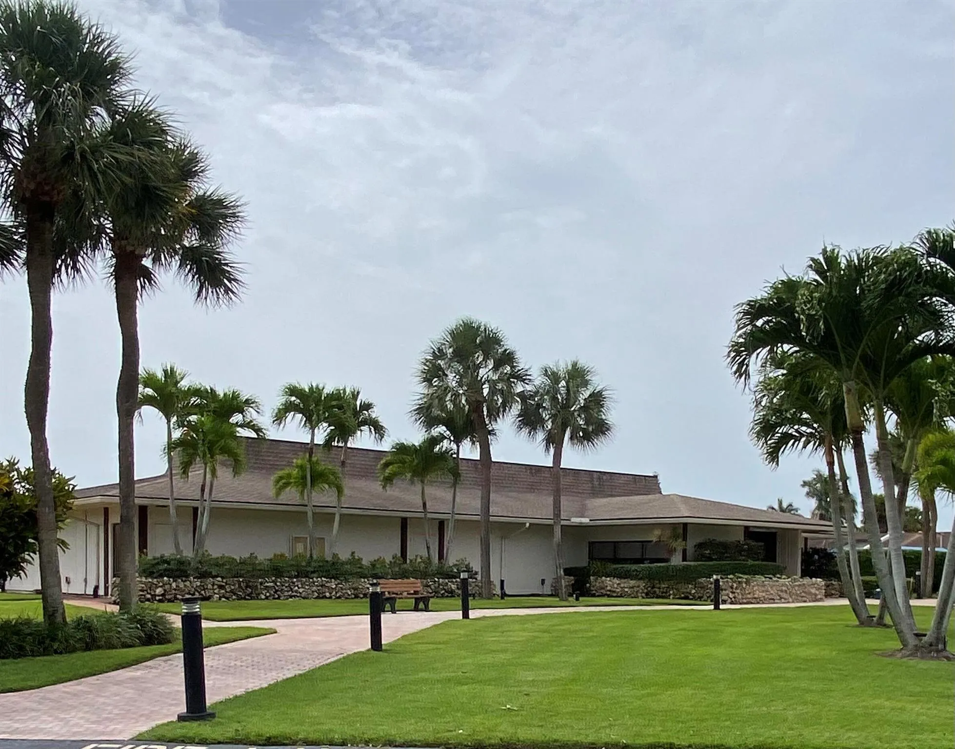 5220 Las Verdes Circle, #322