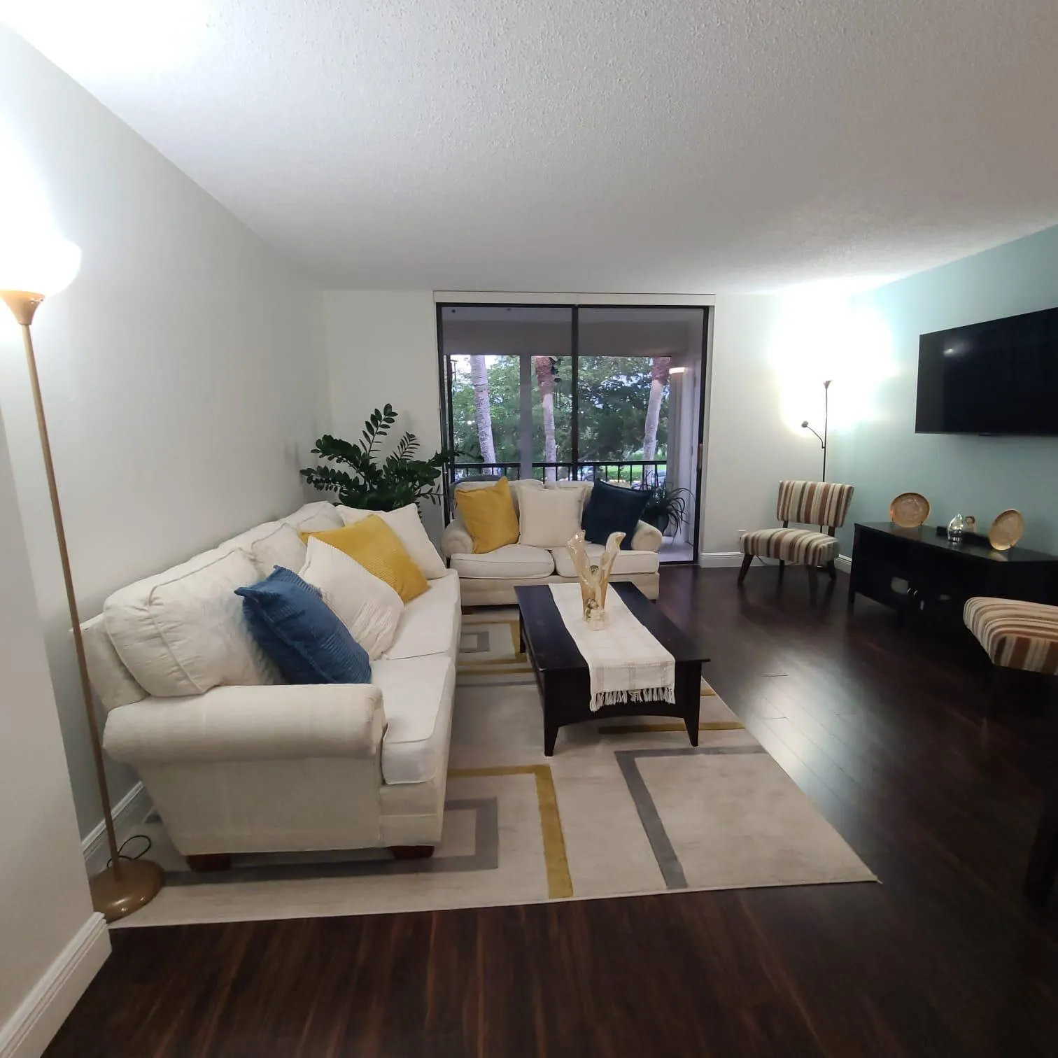 5220 Las Verdes Circle, #322