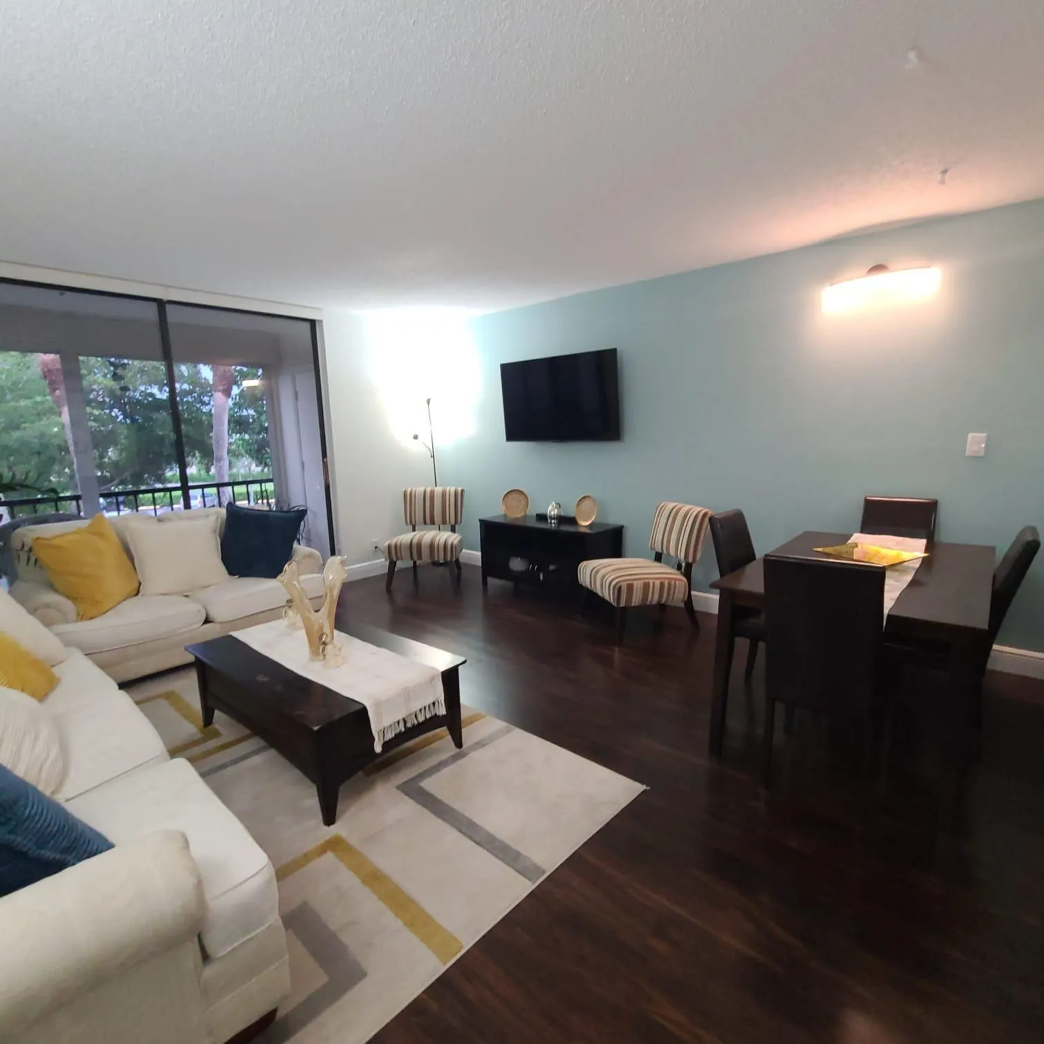 5220 Las Verdes Circle, #322