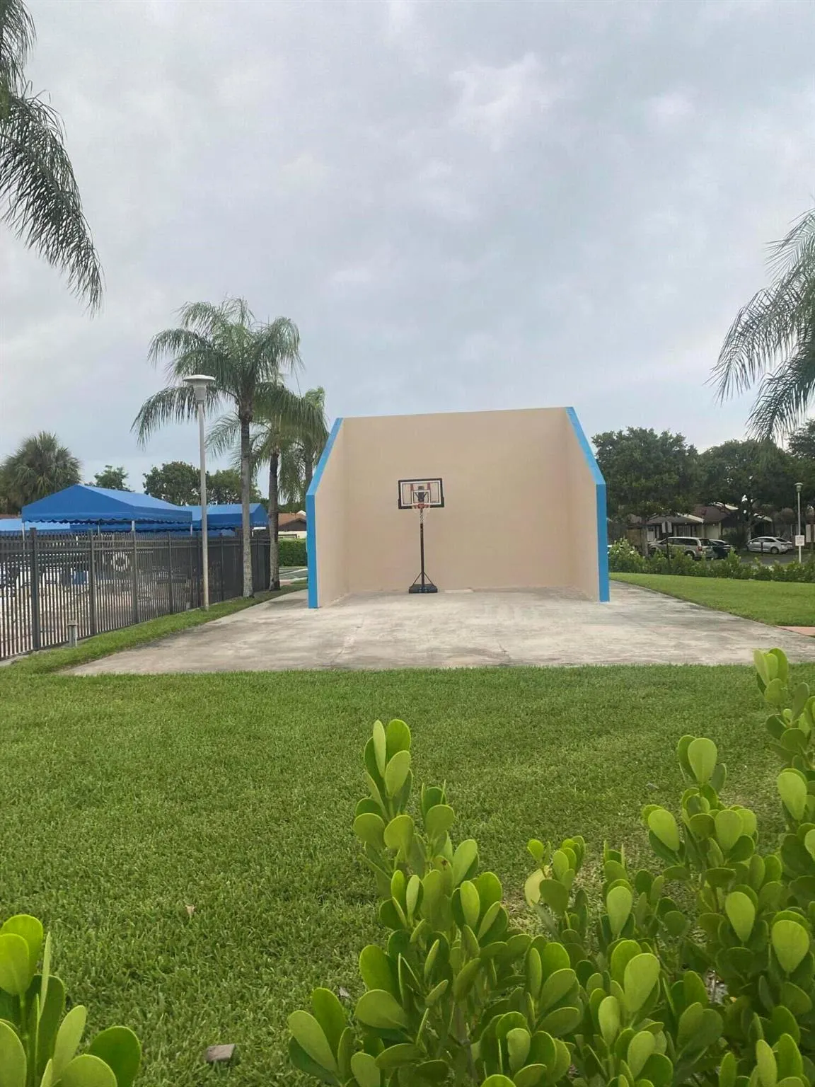 5220 Las Verdes Circle, #322