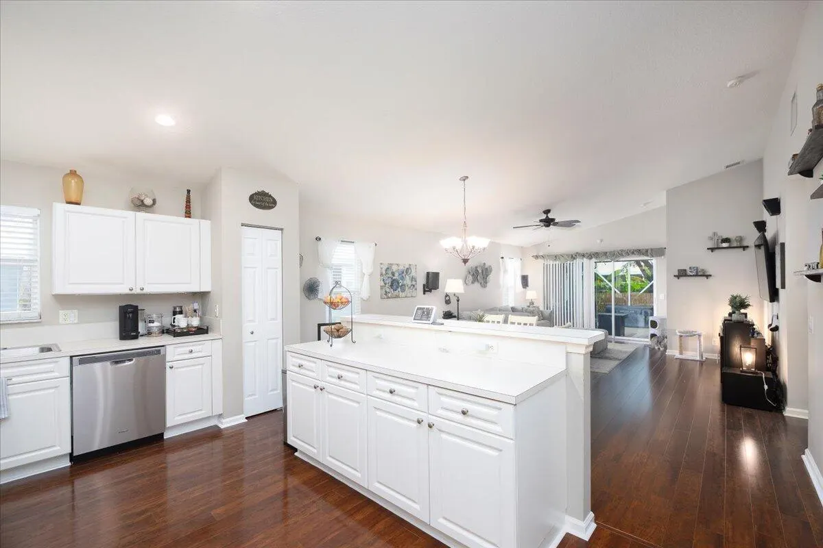 2815 SW Regal Terrace