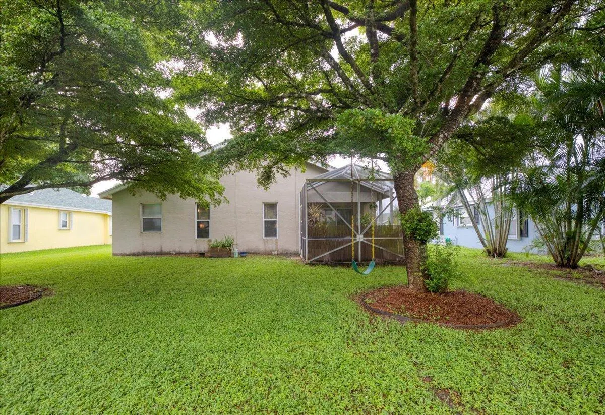 2815 SW Regal Terrace