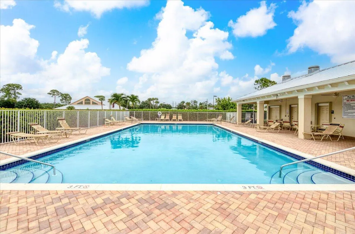 2815 SW Regal Terrace