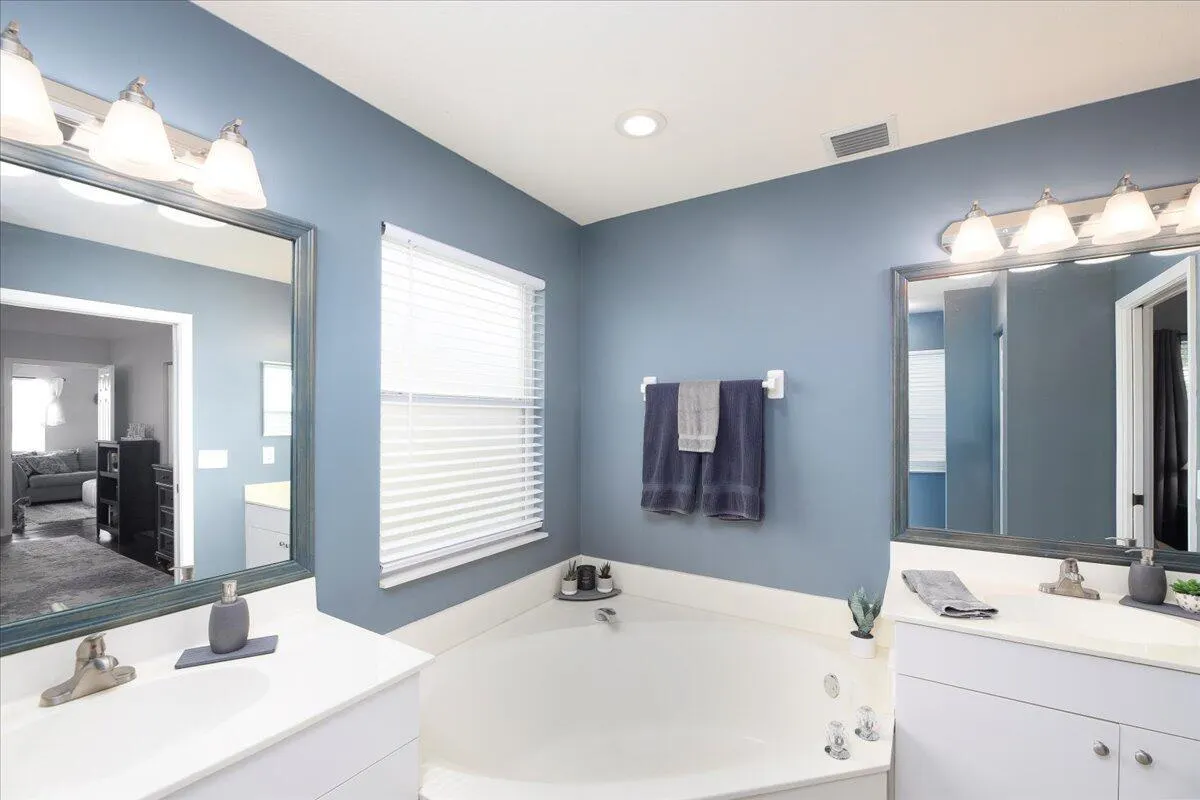 2815 SW Regal Terrace