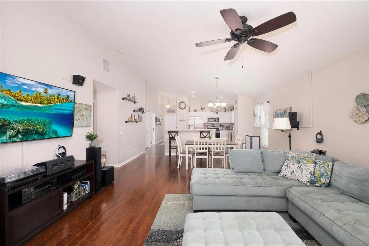 2815 SW Regal Terrace
