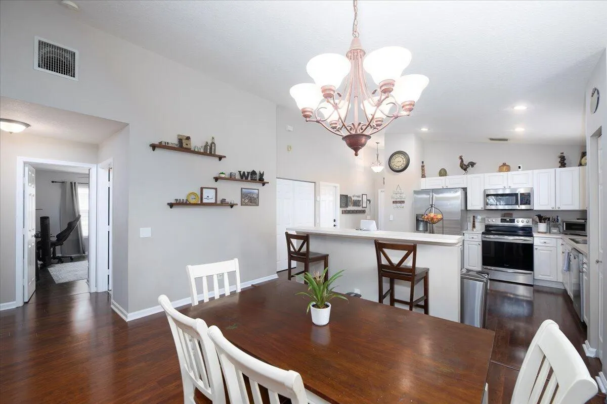 2815 SW Regal Terrace