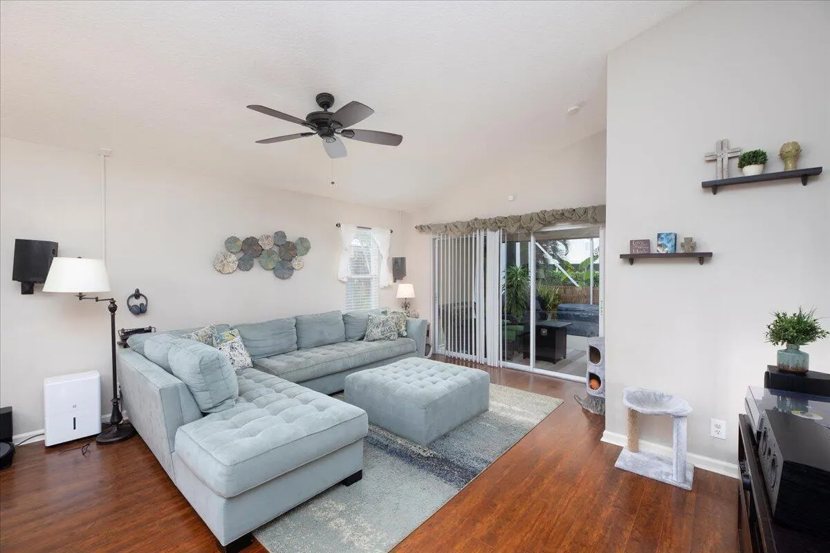 2815 SW Regal Terrace