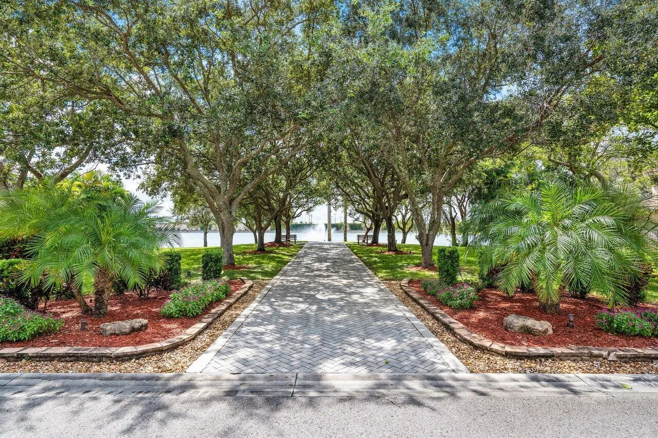 10290 NW 60th Place