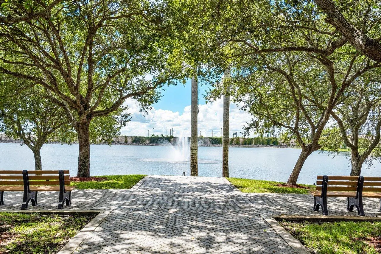 10290 NW 60th Place