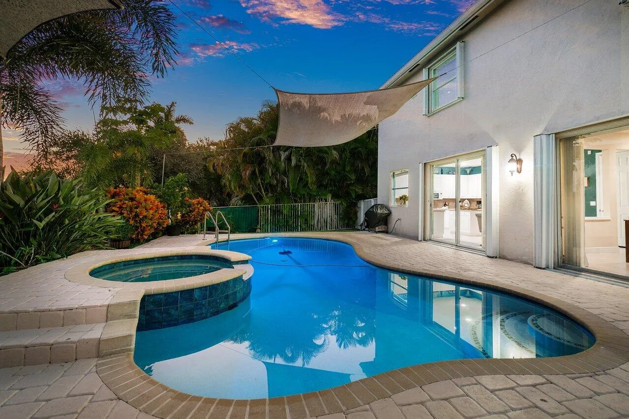 10290 NW 60th Place