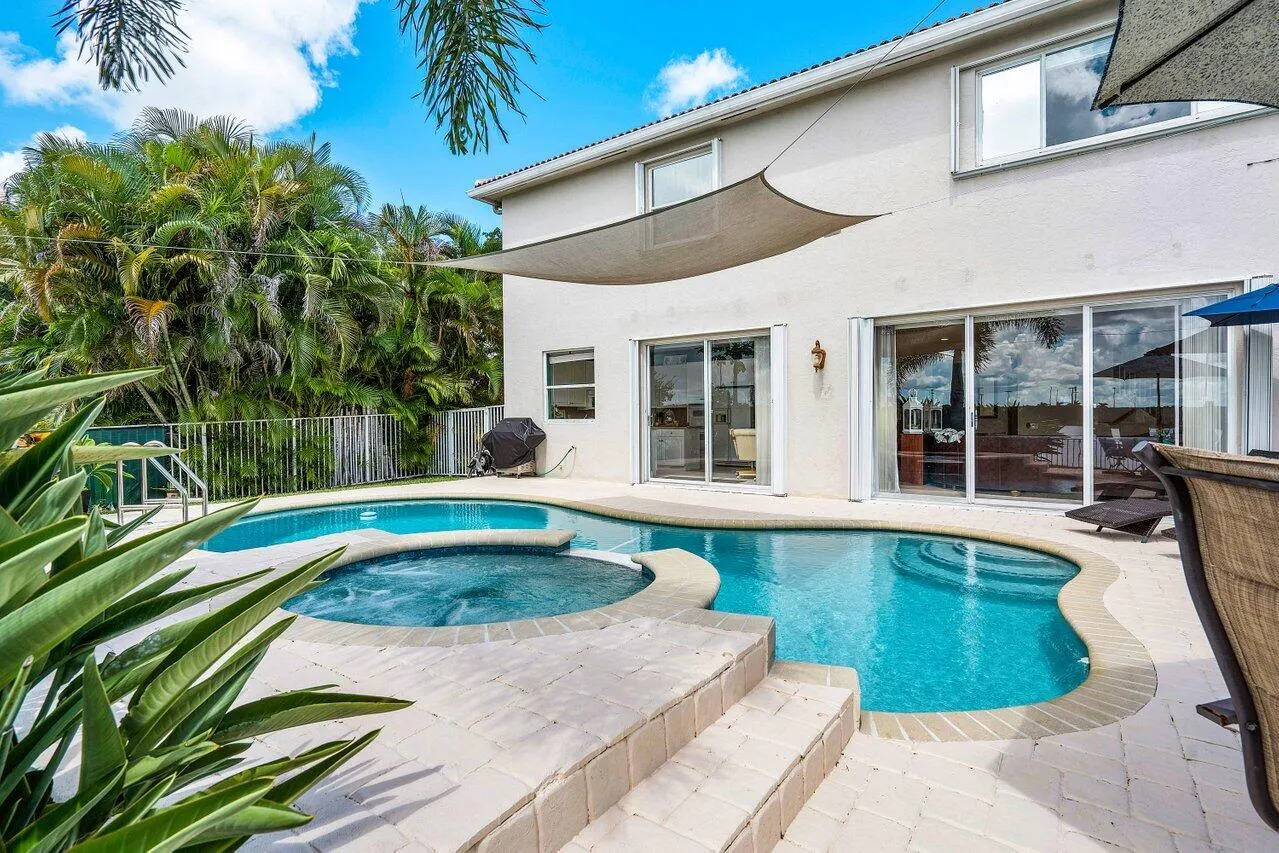 10290 NW 60th Place