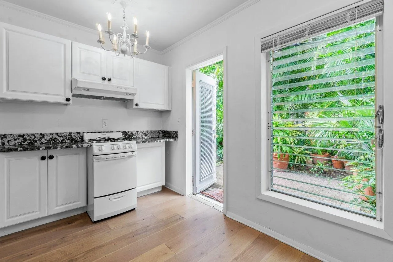 1225 George Bush 4 Boulevard, #4