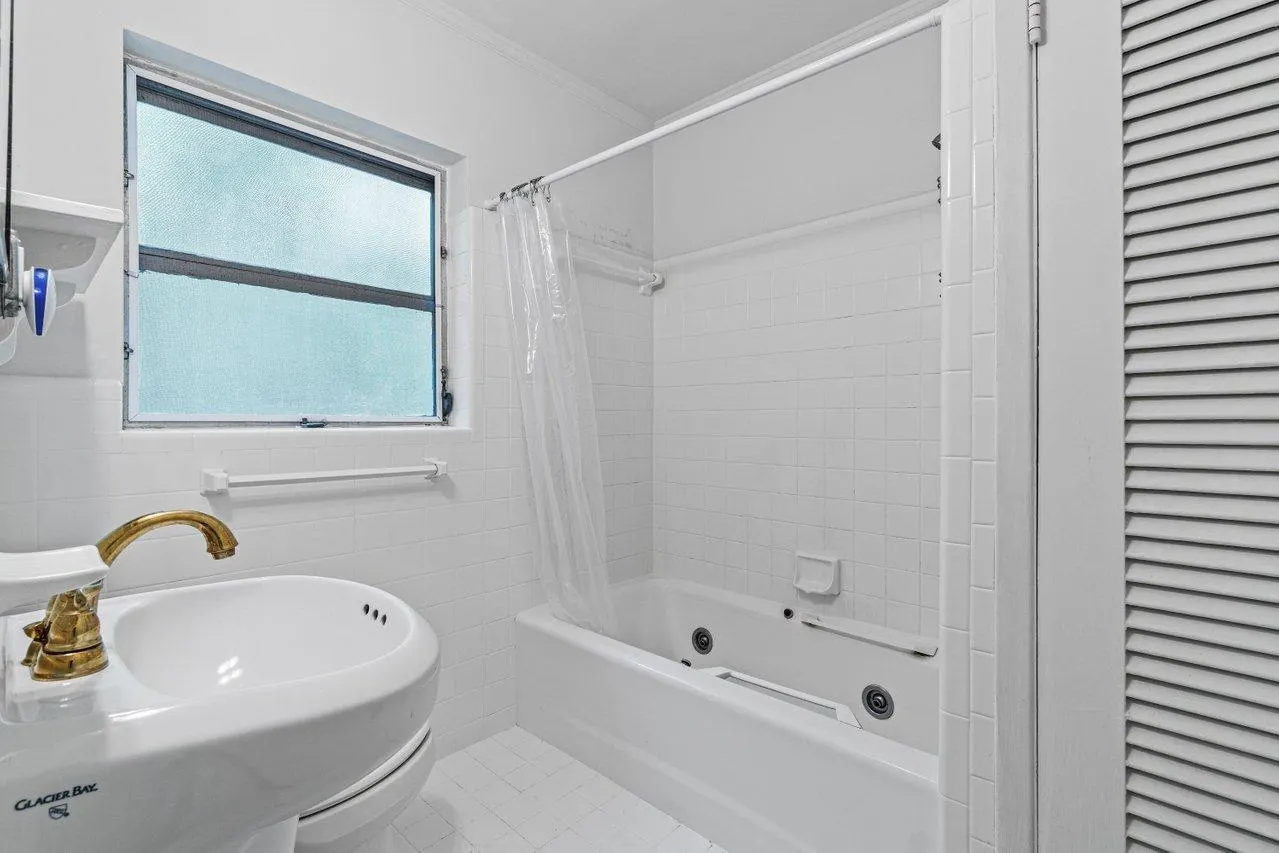 1225 George Bush 4 Boulevard, #4