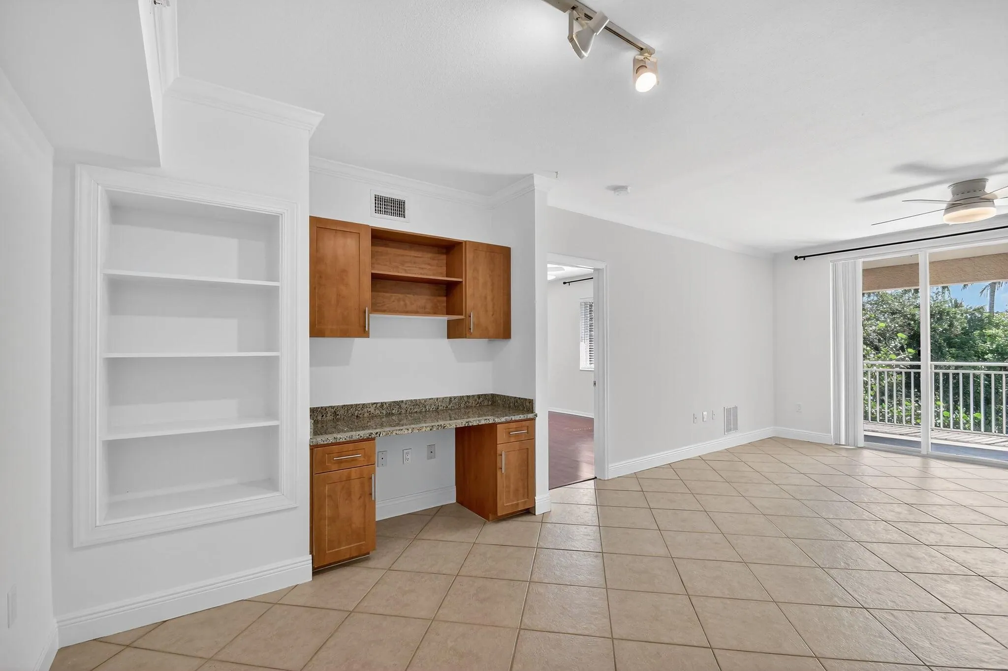 6511 Emerald Dunes Drive, #304