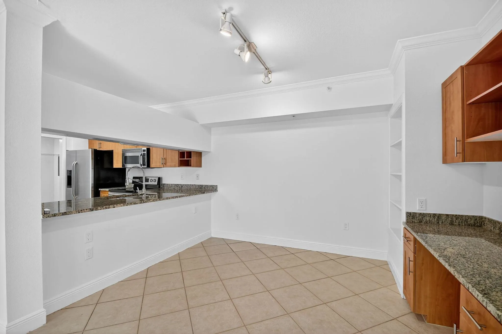 6511 Emerald Dunes Drive, #304