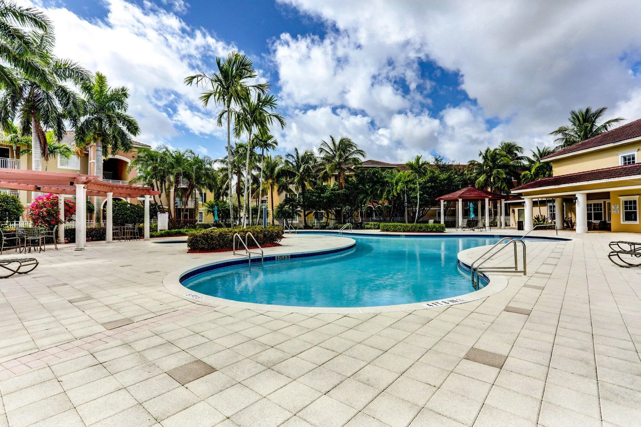 6511 Emerald Dunes Drive, #304
