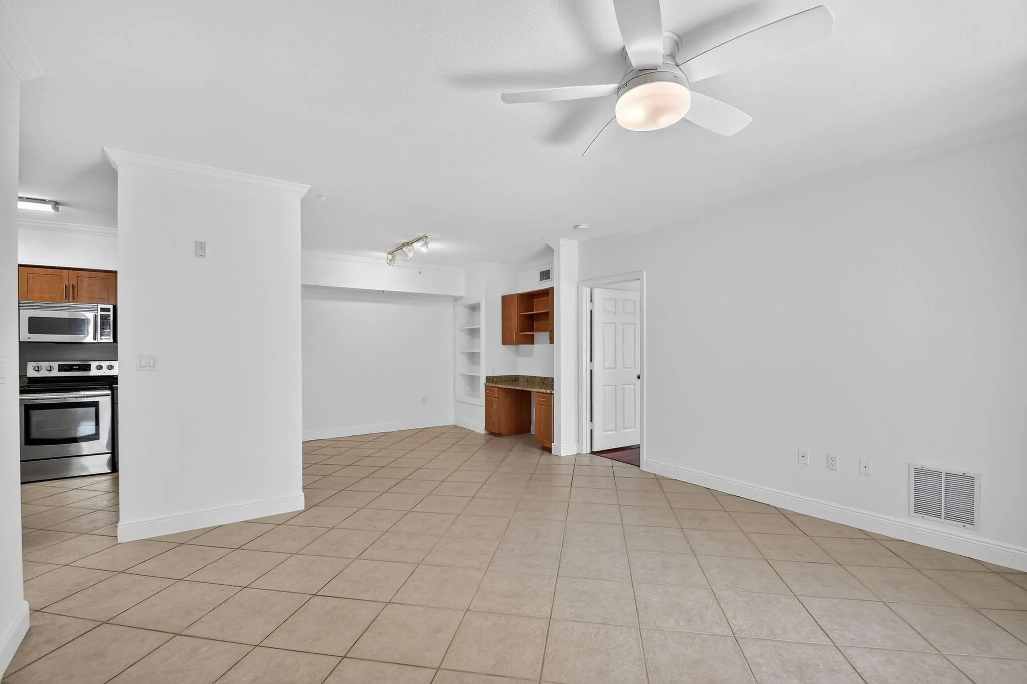 6511 Emerald Dunes Drive, #304