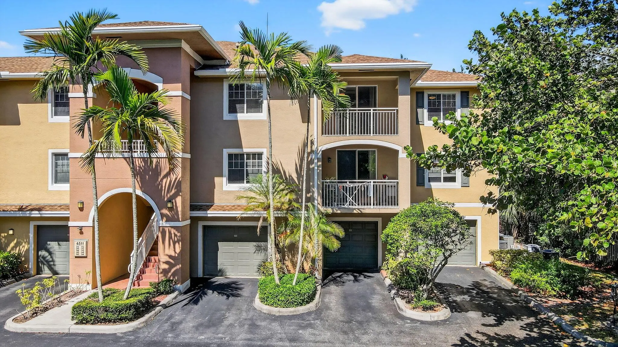 6511 Emerald Dunes Drive, #304