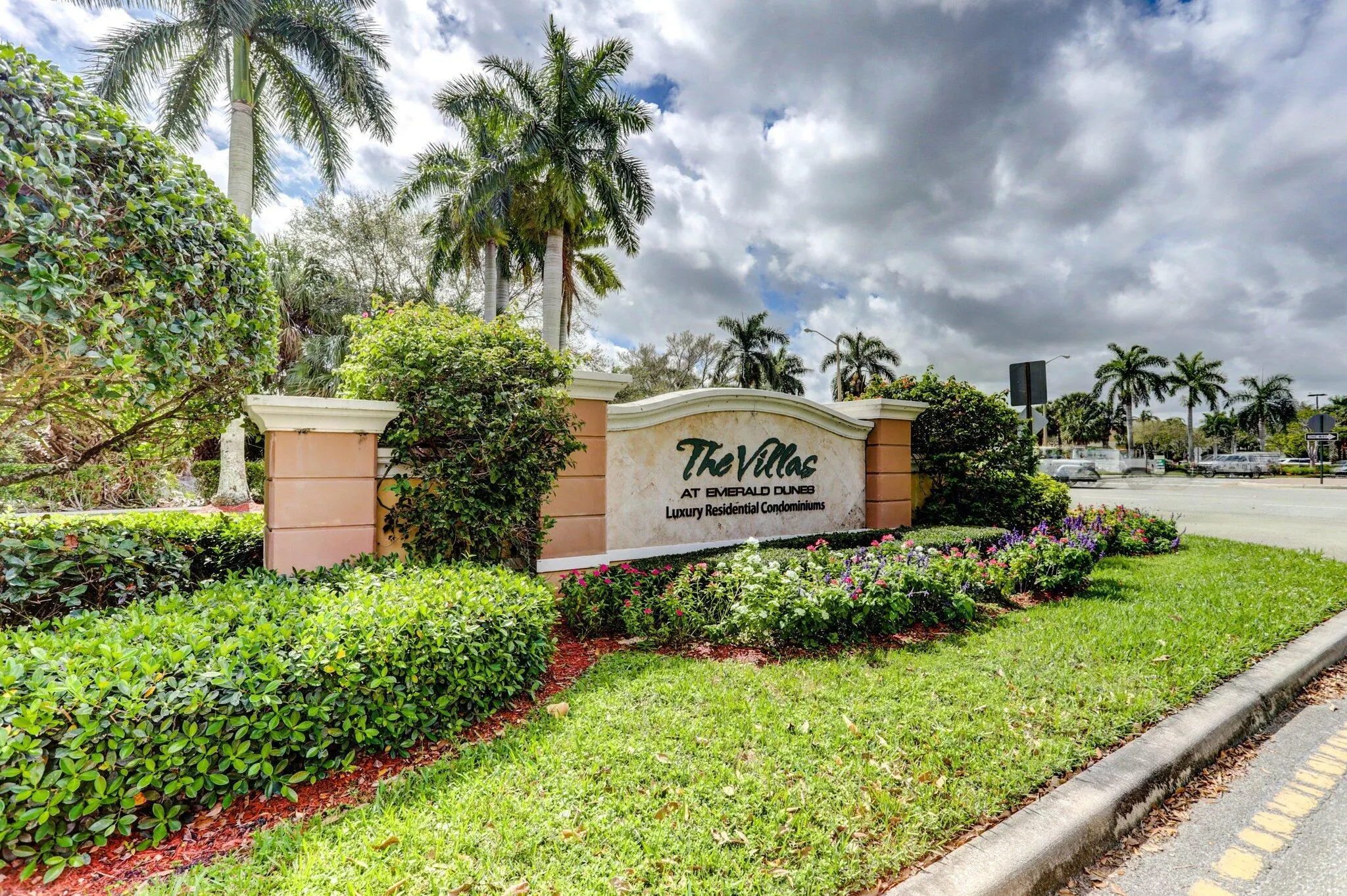 6511 Emerald Dunes Drive, #304