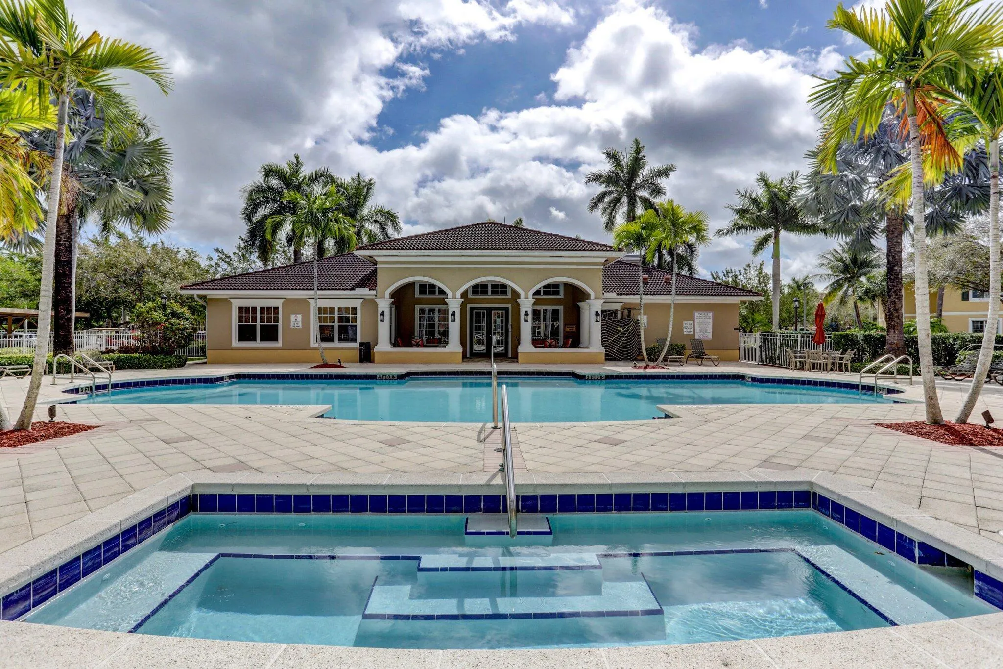 6511 Emerald Dunes Drive, #304