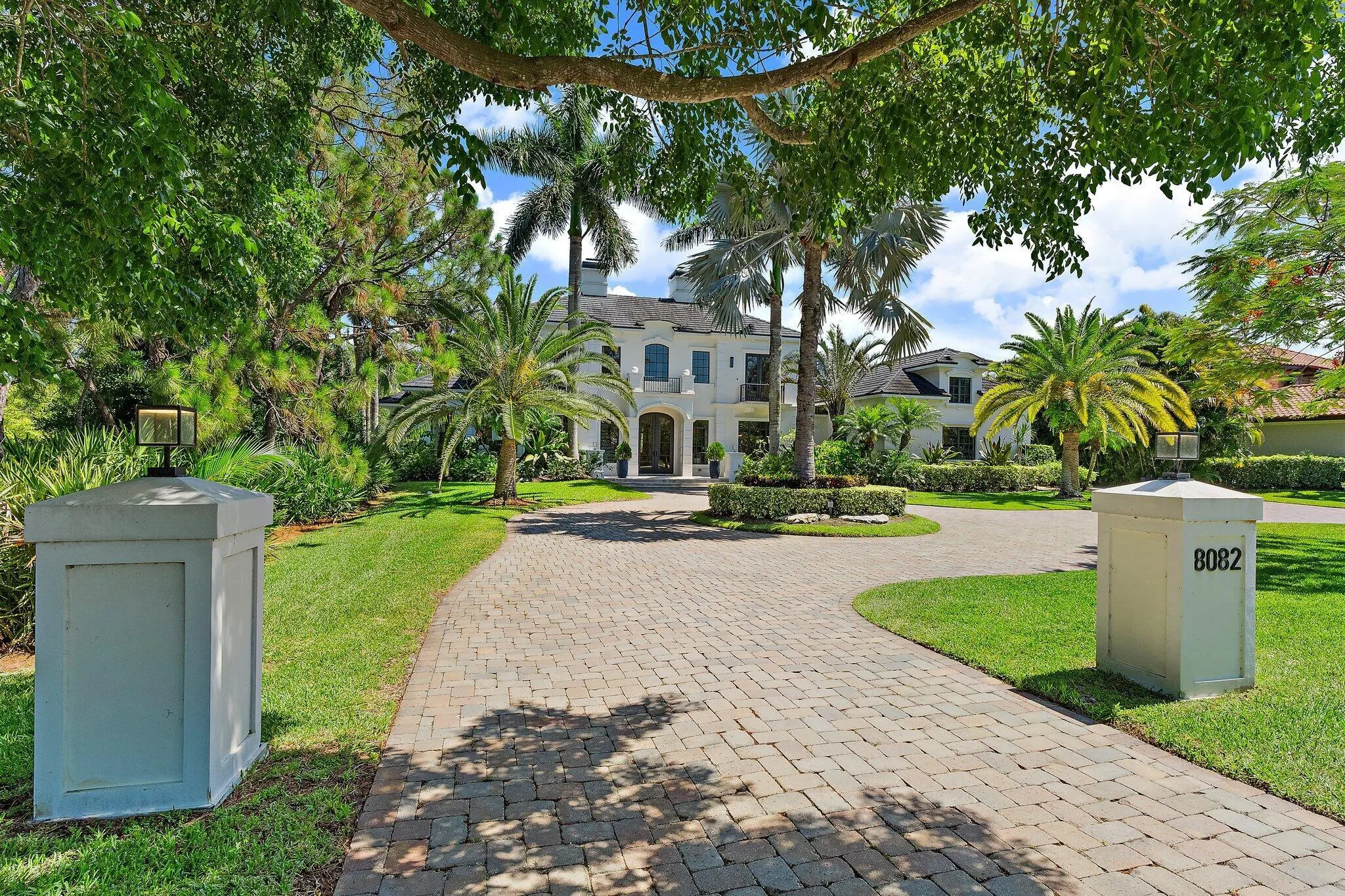 8082 SE Hidden Bridge Court