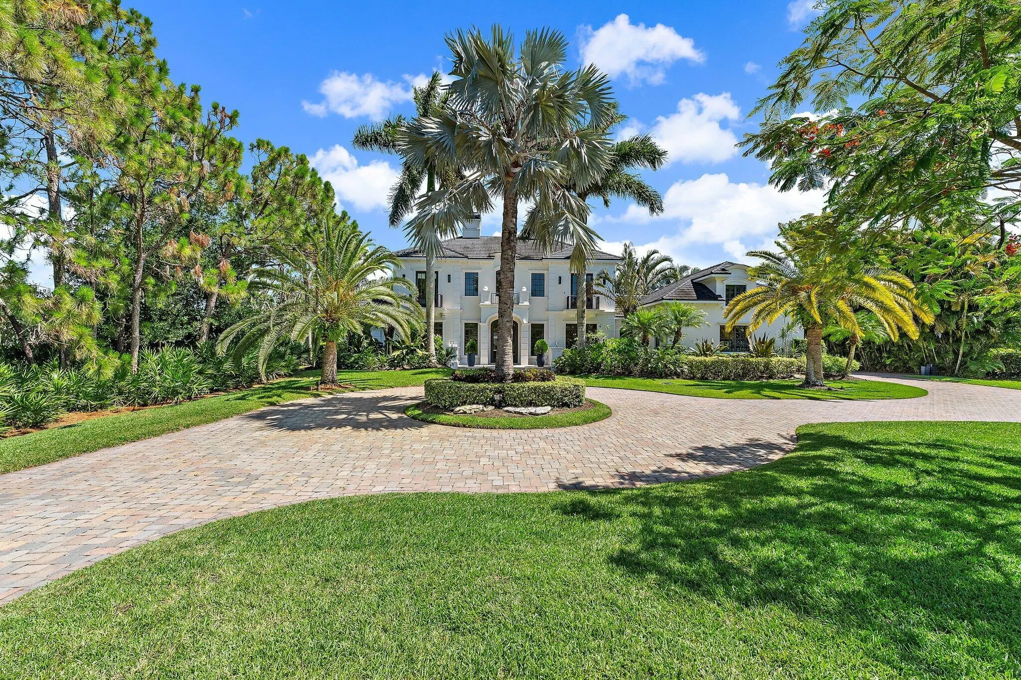 8082 SE Hidden Bridge Court