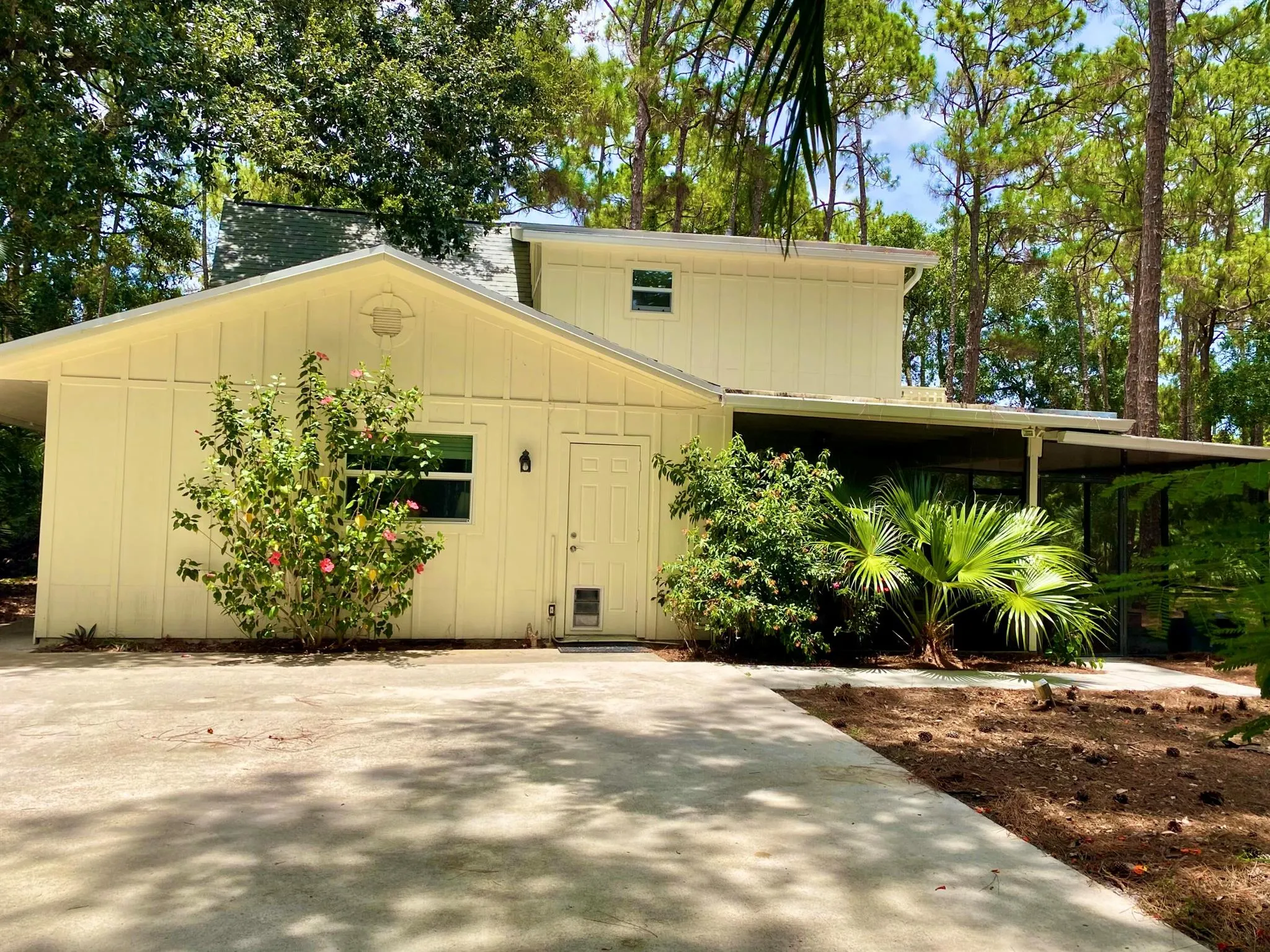 16844 127 Drive N
