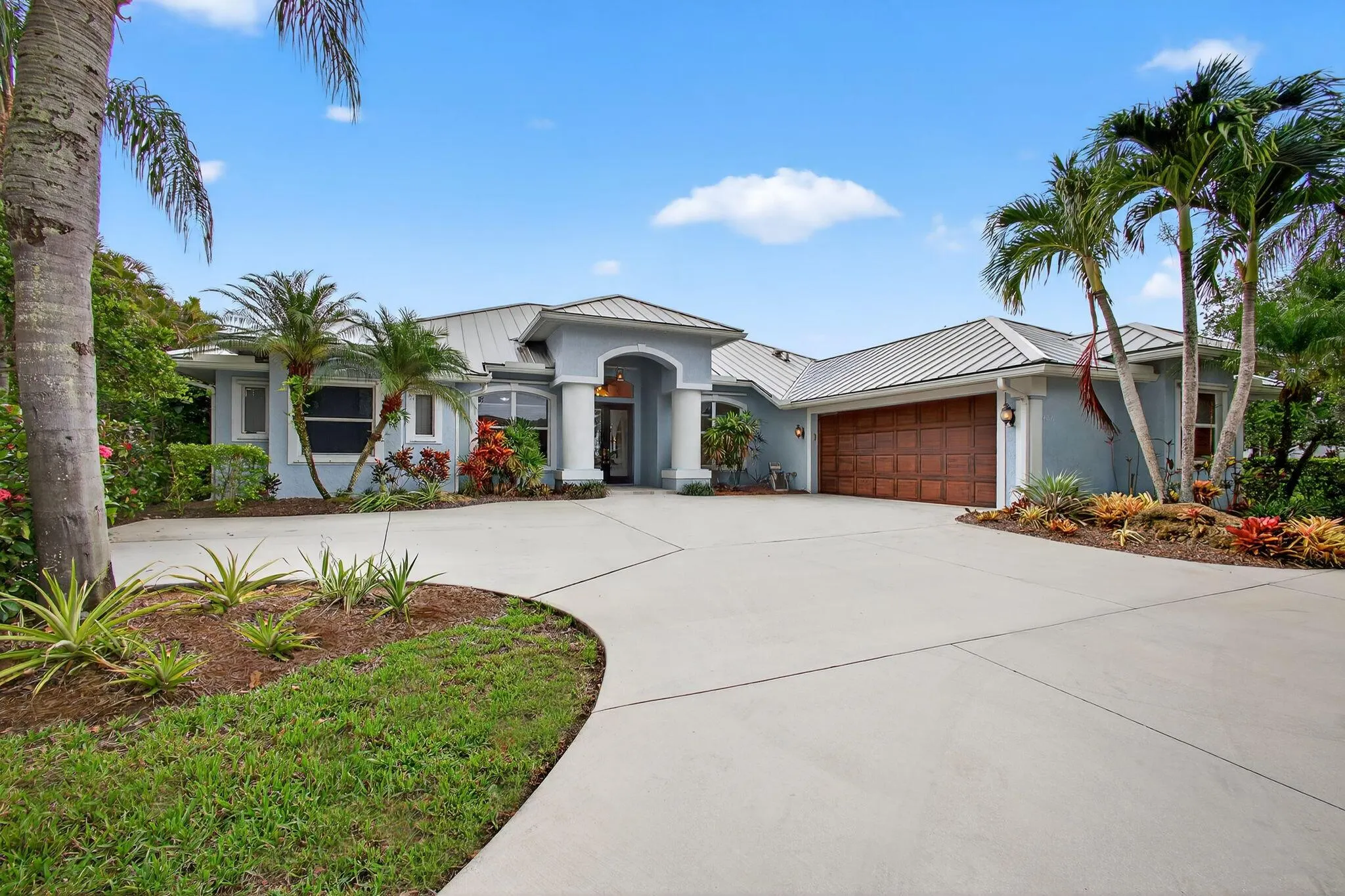 4821 SW Lake Grove Circle