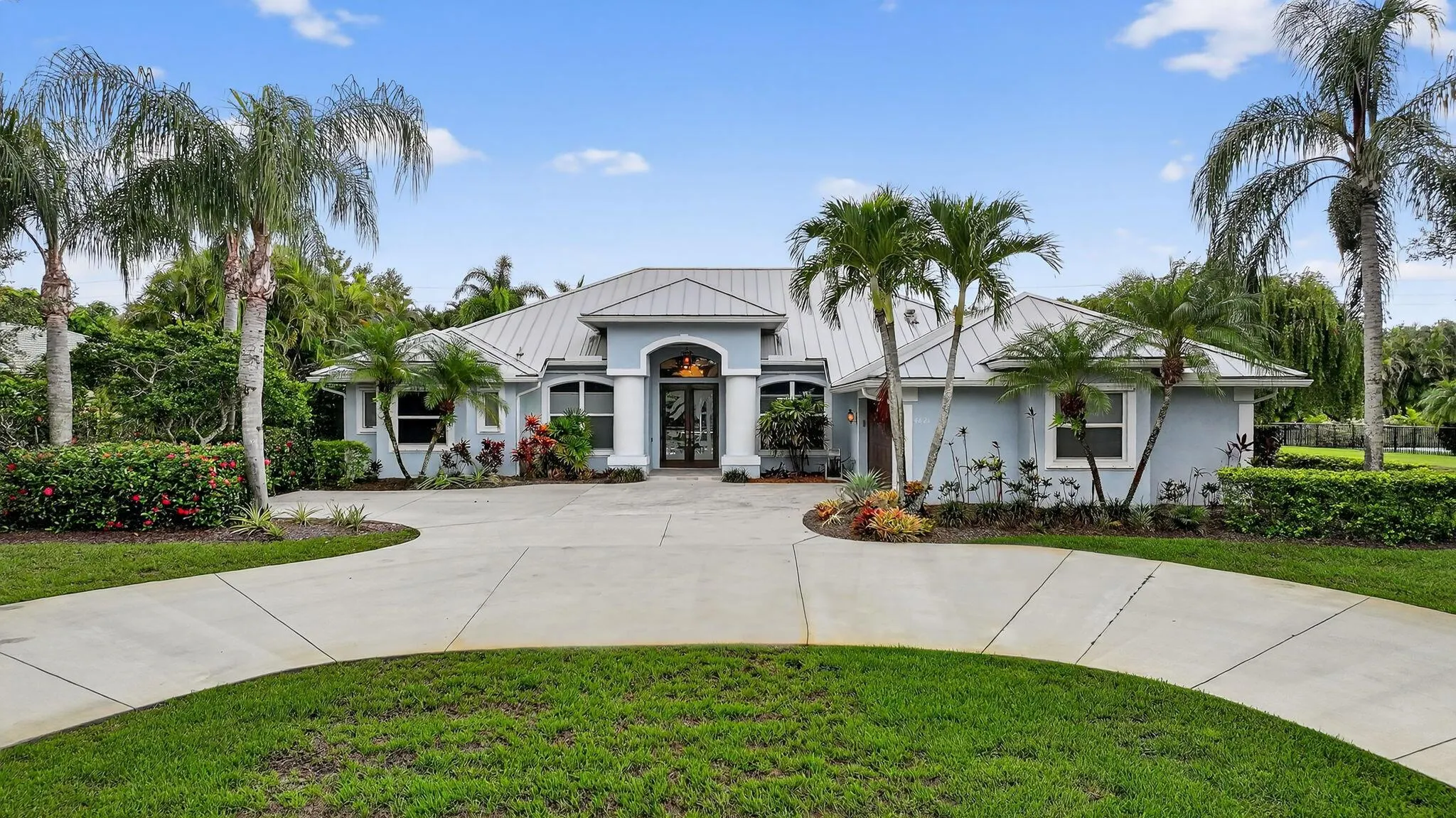 4821 SW Lake Grove Circle