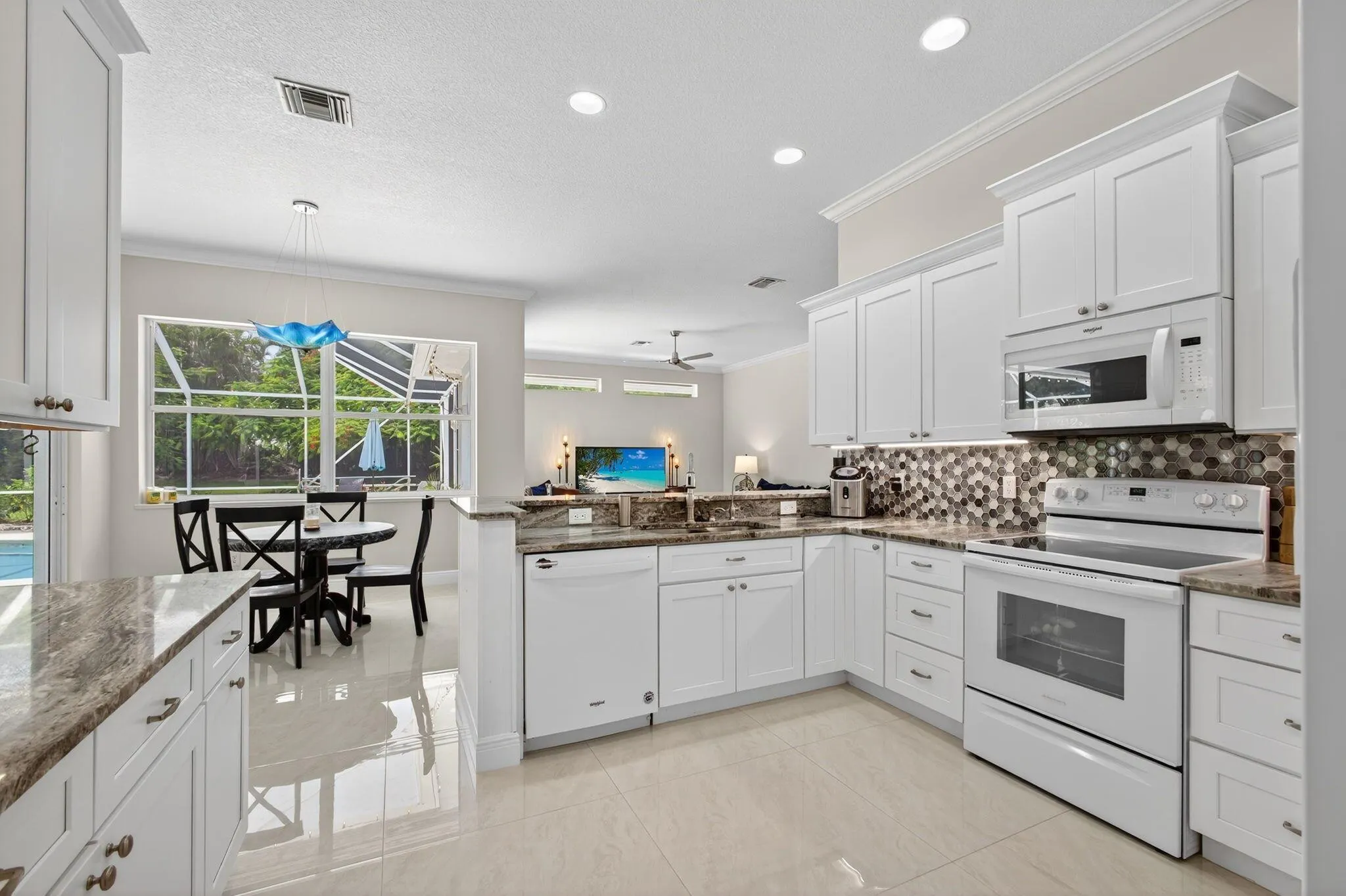 4821 SW Lake Grove Circle