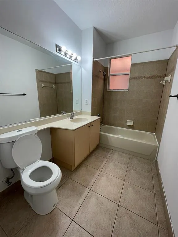 3549 Forest Hill 19 Boulevard, #19
