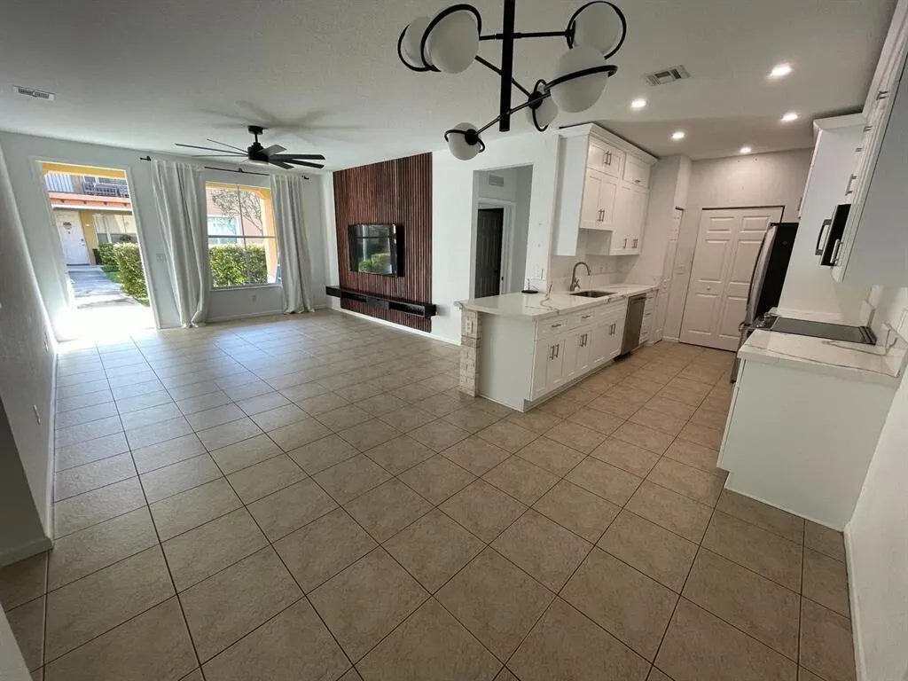 3549 Forest Hill 19 Boulevard, #19
