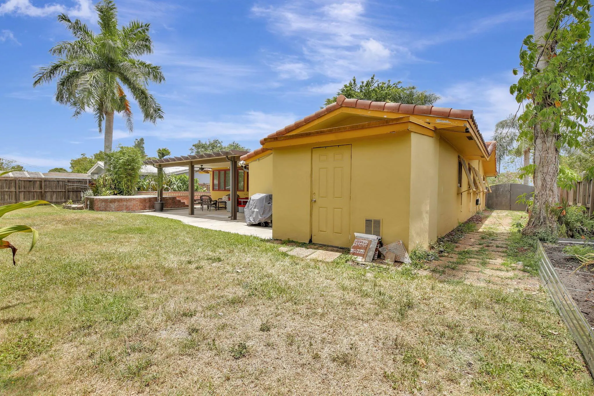 7241 NW 10th Court
